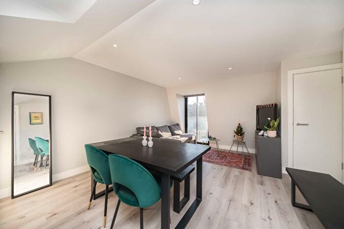 1 Bedroom Flat For Sale In Old York Road, Wandsworth, SW18