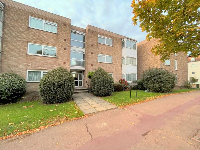 2 Bedroom Flat To Rent In Station Road, Westcliff On Sea, SS0