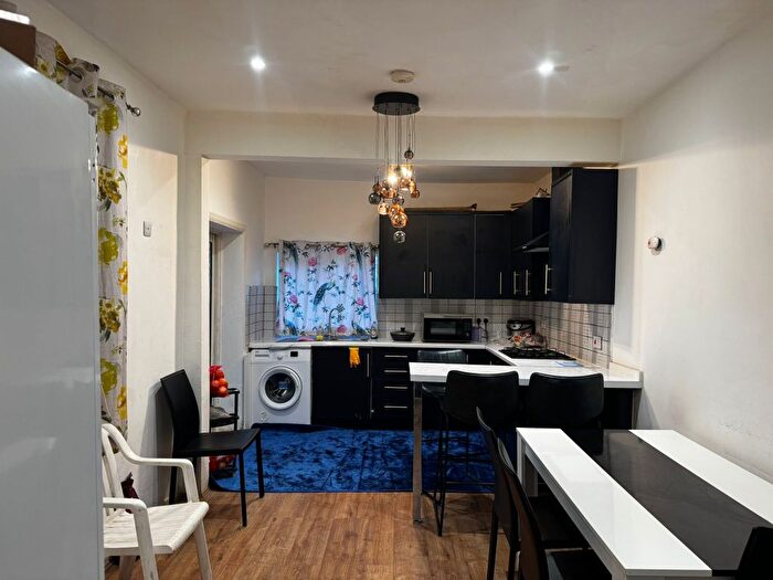 4 Bedroom Terraced House To Rent In Burley Road, Canning Town, E16