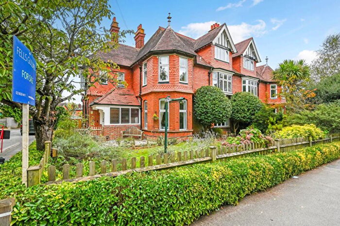 6 Bedroom Semi-detached Villa For Sale In Queens Road, Lyndhurst, SO43