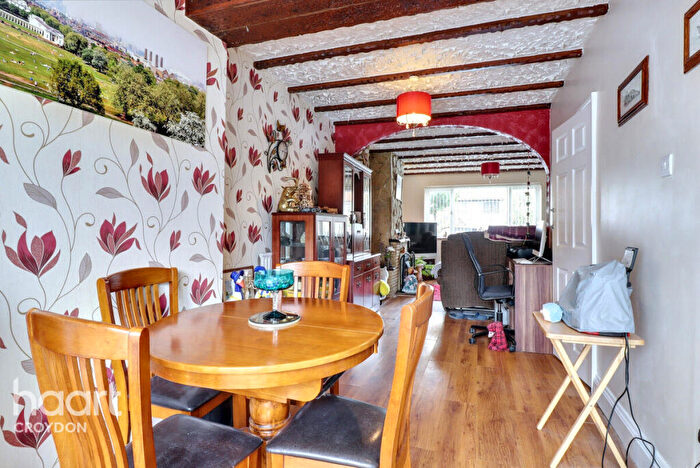 3 Bedroom Semi Detached House For Sale In Aldrich Crescent, Croydon, CR0