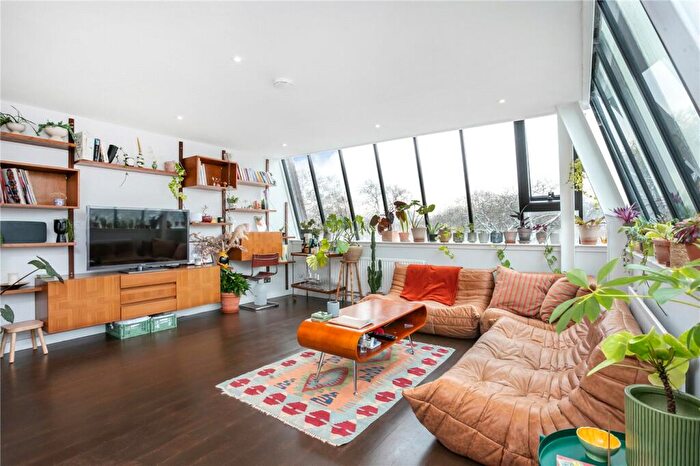 3 Bedroom Penthouse To Rent In Highbury Hill, London, N5