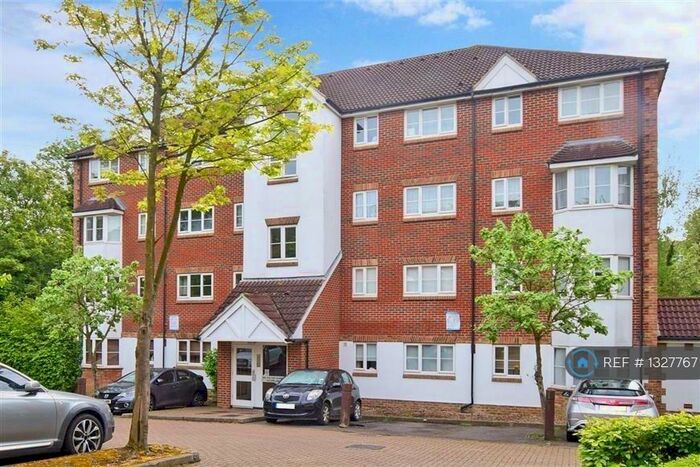 2 Bedroom Flat To Rent In Autumn Drive, Sutton, SM2
