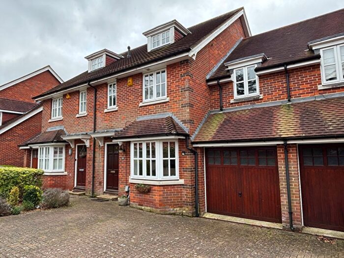 4 Bedroom Semi-Detached House For Sale In The Lawns, Porters Park, WD7