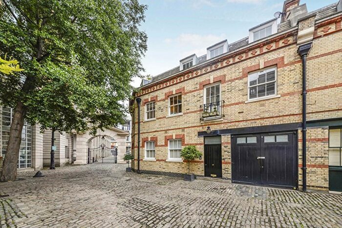 2 Bedroom Flat To Rent In Grosvenor Crescent Mews, London, SW1X