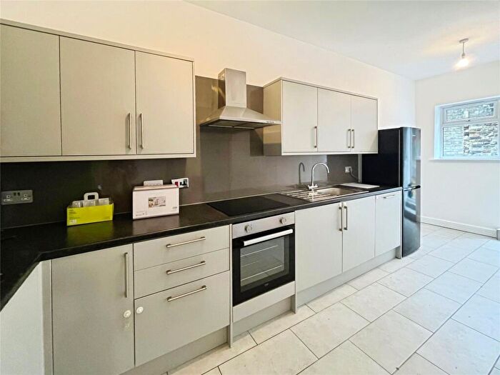 3 Bedroom Detached House To Rent In Luton Road, Chatham, Kent, ME4