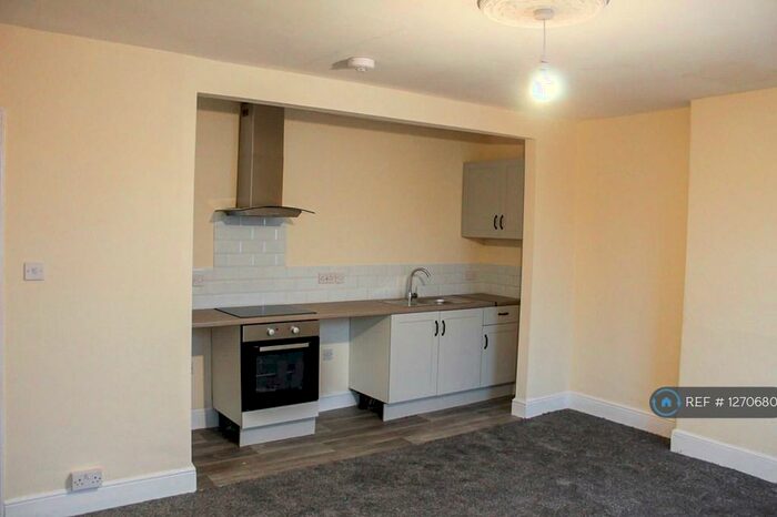 2 Bedroom Flat To Rent In Caen Street, Braunton, EX33