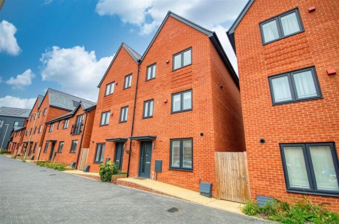 3 Bedroom Town House For Sale In Whiteley Way, Curbridge, Southampton, SO30