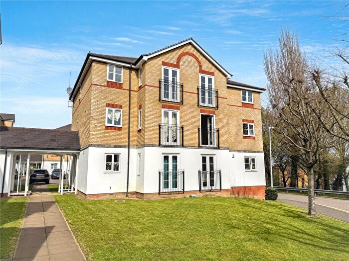 2 Bedroom Apartment For Sale In Clarence Close, Barnet, EN4