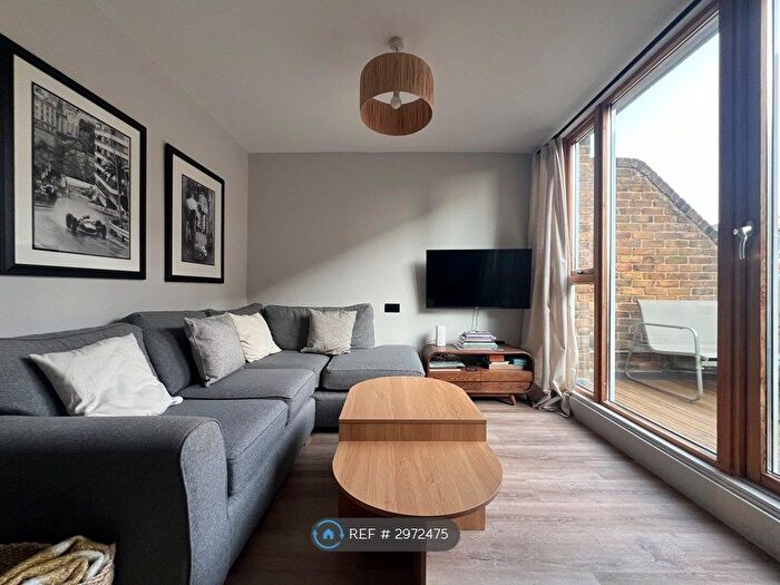 3 Bedroom Flat To Rent In Norton House, London, SW9