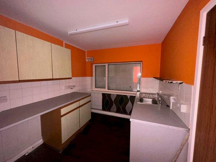 2 Bedroom Flat To Rent In Middle Road, Gendros, SA5