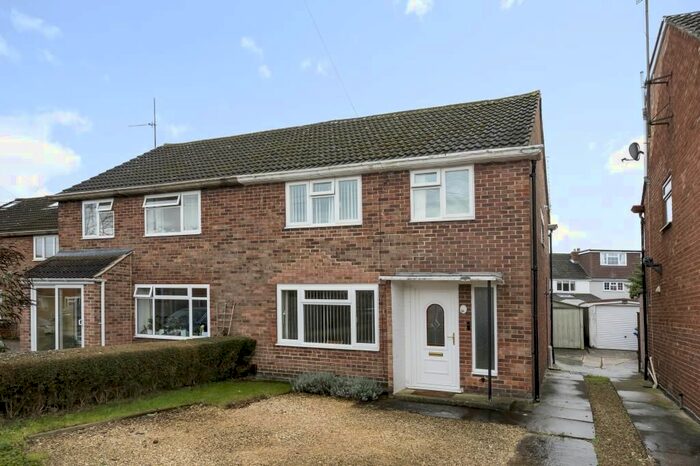 3 Bedroom Semi-Detached House To Rent In Kidlington, Oxfordshire, OX5