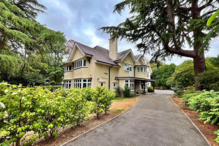 3 Bedroom Flat To Rent In Bournemouth, BH3