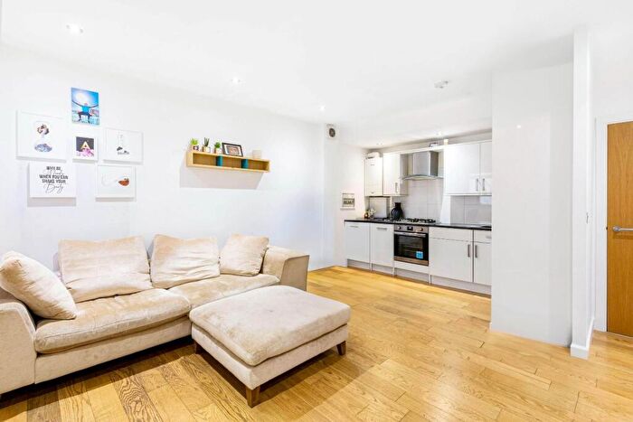 1 Bedroom Apartment To Rent In Curtain Road, Shoreditch, EC2A