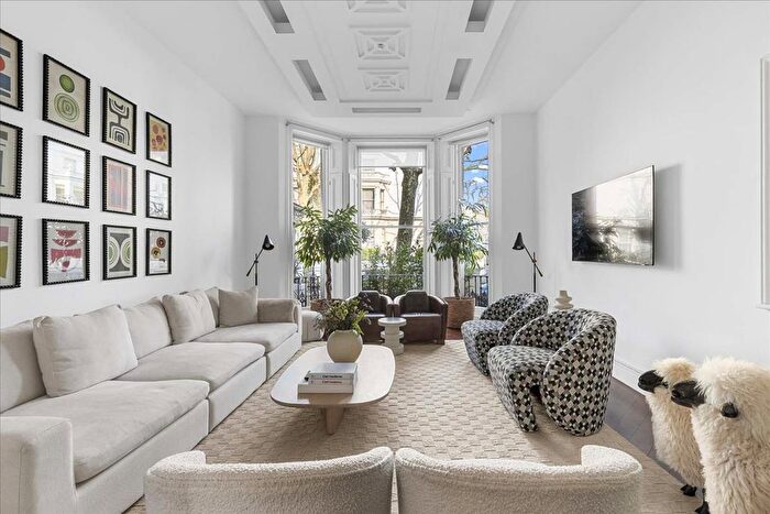 3 Bedroom Flat To Rent In Holland Park, London, W11