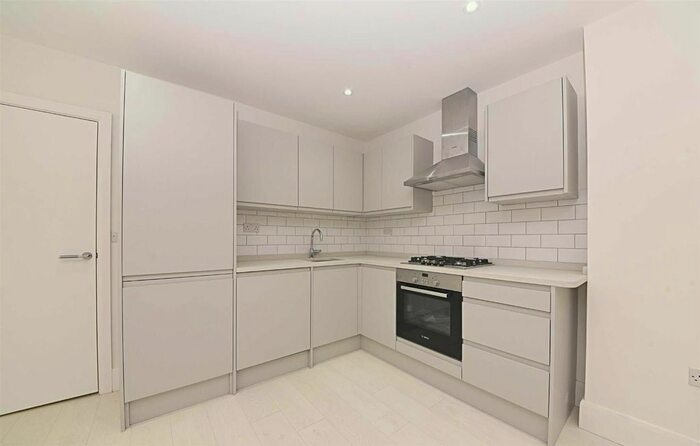 2 Bedroom Flat To Rent In Abingdon Road, London, N3