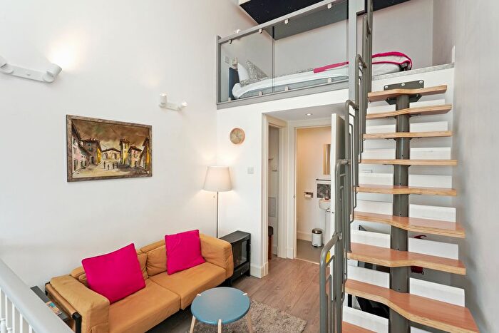 1 Bedroom Flat For Sale In Meadowbank Place, Meadowbank, Edinburgh, EH8