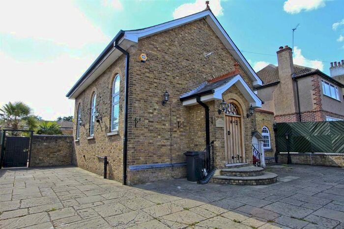 3 Bedroom Detached House To Rent In Ducks Hill Road, Ruislip, HA4