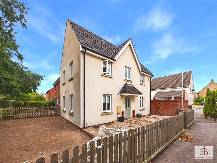 3 Bedroom Semi-Detached House For Sale In Pontins Walk, Grange Farm, Kesgrave, IP5