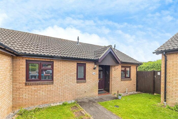 2 Bedroom Bungalow For Sale In Bryony Place, Conniburrow, Milton Keynes, Buckinghamshire, MK14