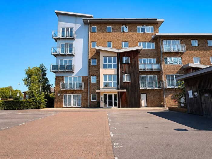 2 Bedroom Flat For Sale In Sundeala Close, Sunbury-On-Thames, TW16