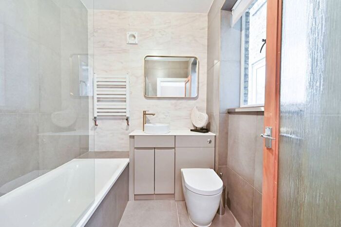 2 Bedroom Flat To Rent In Crawford Place, Marylebone, London, W1H