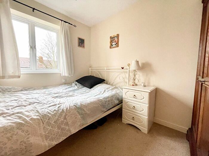 2 Bedroom Flat To Rent In Lloyd Close, Cheltenham, GL51