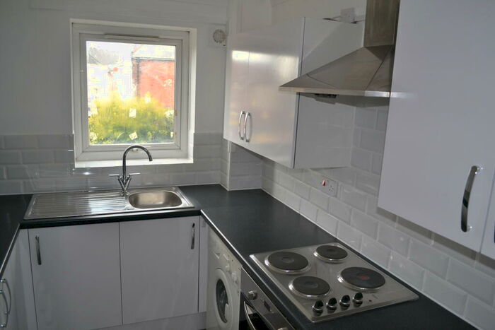 1 Bedroom Flat To Rent In Emmadale Court, Cranbury Place, Southampton, SO14