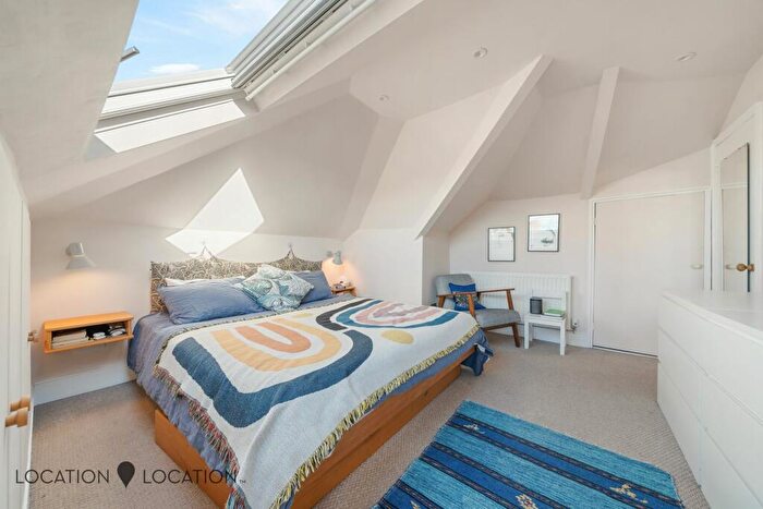 3 Bedroom End Of Terrace House For Sale In Brooke Road, London, N16