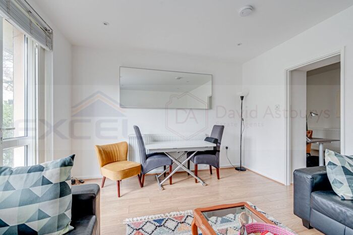 2 Bedroom Flat To Rent In Greencroft Gardens, West Hampstead, London, NW6