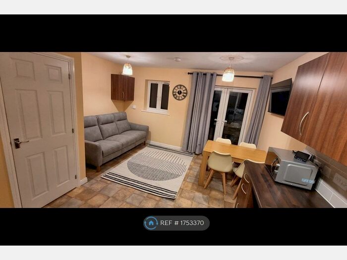 6 Bedroom Semi-Detached House To Rent In Chillingham Drove, Bridgwater, TA6