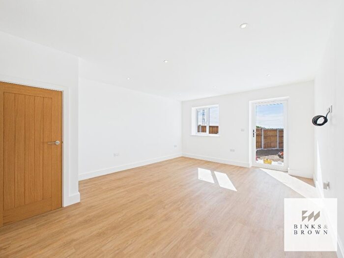 2 Bedroom Semi-Detached House For Sale In Rookery Hill, Corringham, Essex, SS17