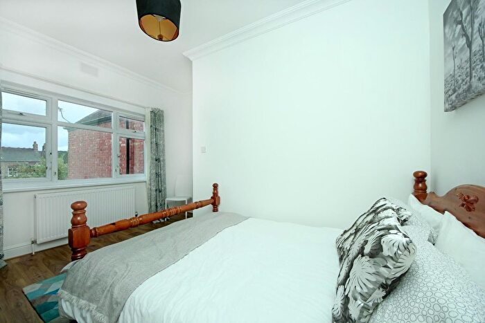 3 Bedroom Flat To Rent In Shakespeare Road, W7
