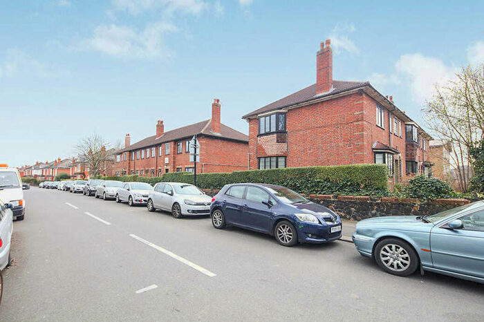 2 Bedroom Flat To Rent In Thorpe Close Silverdale, London, SE26