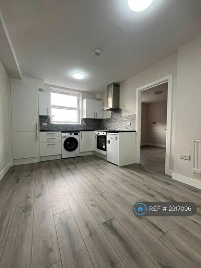 1 Bedroom Flat To Rent In High Street, Slough, SL1