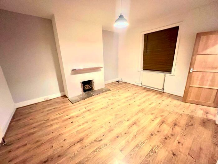 2 Bedroom House To Rent In Chapel Lane, Huddersfield, HD5