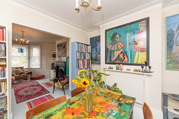 6 Bedroom Terraced House For Sale In Clarence Road, NR31