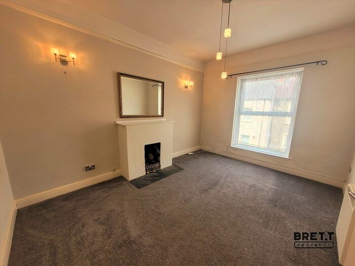 2 Bedroom Flat To Rent In Bush Street, Pembroke Dock, Pembrokeshire., SA72