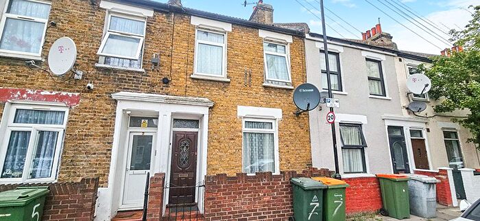 3 Bedroom Terraced House For Sale In Canning Town, London, E16