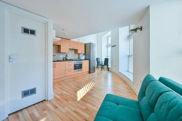 1 Bedroom Flat To Rent In Cadogan Road, Woolwich, London, SE18