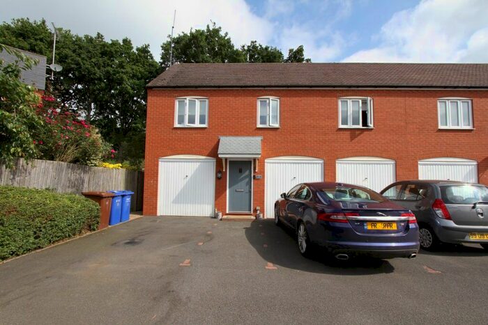 2 Bedroom Flat To Rent In Ayres Drive, Bloxham, Oxon, OX15
