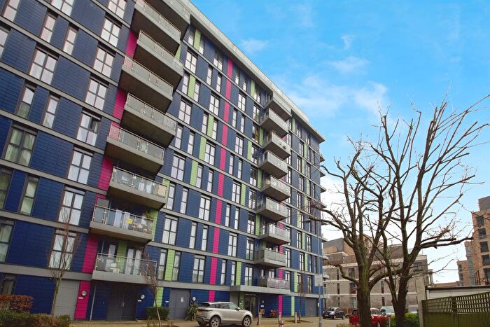 3 Bedroom Flat For Sale In Hatton Road, Wembley, HA0