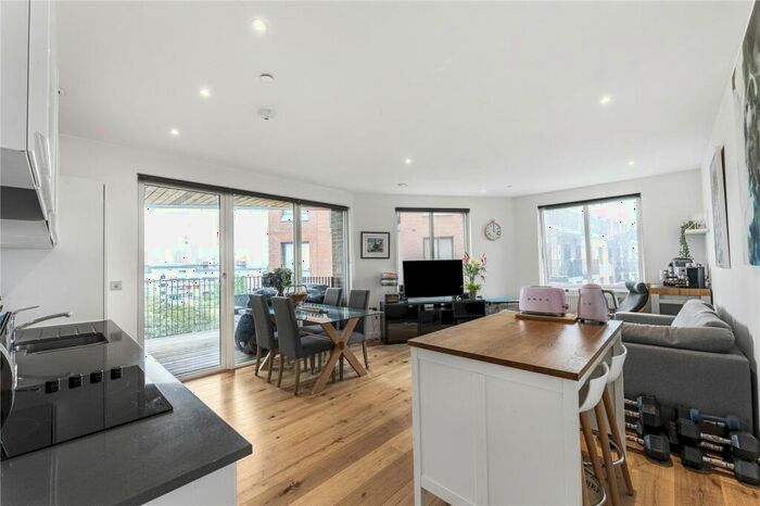 2 Bedroom Apartment To Rent In Navigation Road, London, E3