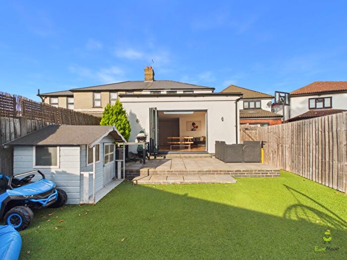 3 Bedroom Semi-Detached House For Sale In Capel Place, Wilmington, Dartford, DA2