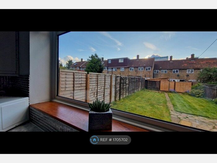 3 Bedroom Semi-Detached House To Rent In Pullman Gardens, London, SW15