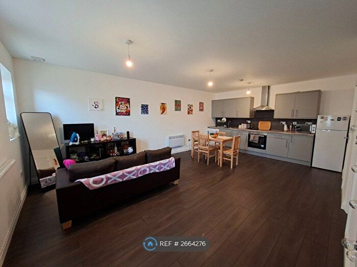 2 Bedroom Semi-detached House To Rent In Lilac Mews, London, N22