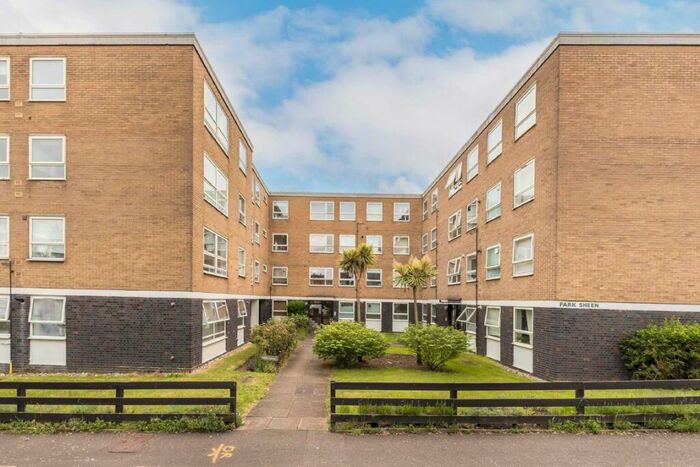 2 Bedroom Flat To Rent In Derby Road, East Sheen, SW14