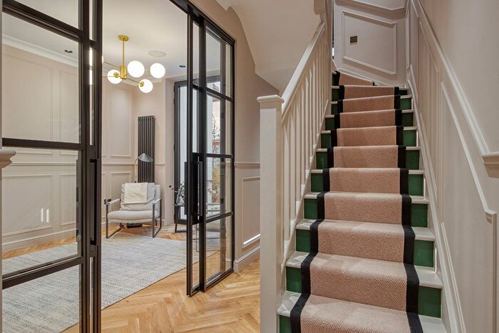 3 Bedroom Terraced House For Sale In Windermere Road, London, N19