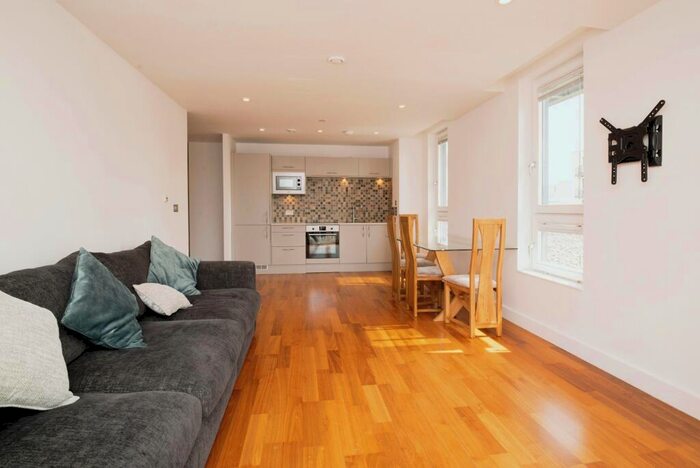 2 Bedroom Apartment To Rent In Hayes Apartments, City Centre, CF10