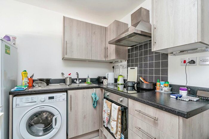 1 Bedroom Flat For Sale In Manor Park Avenue, Portsmouth, Hampshire, PO3